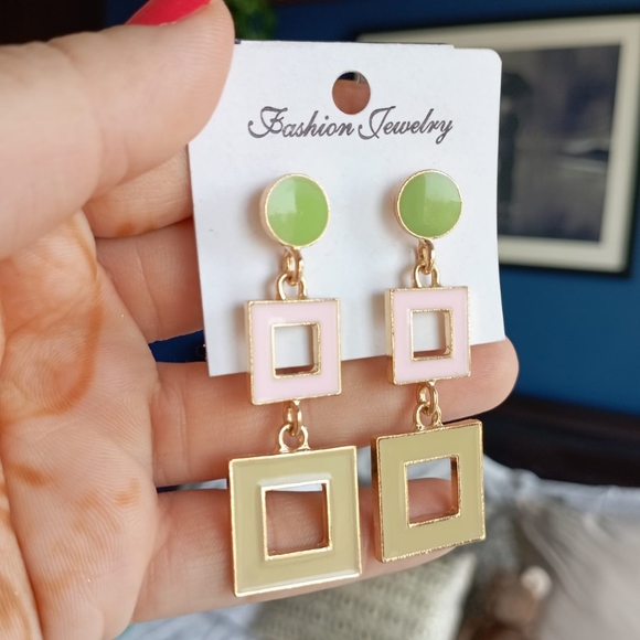 ♥️ Retro 70s Chic Earrings - Picture 4 of 10